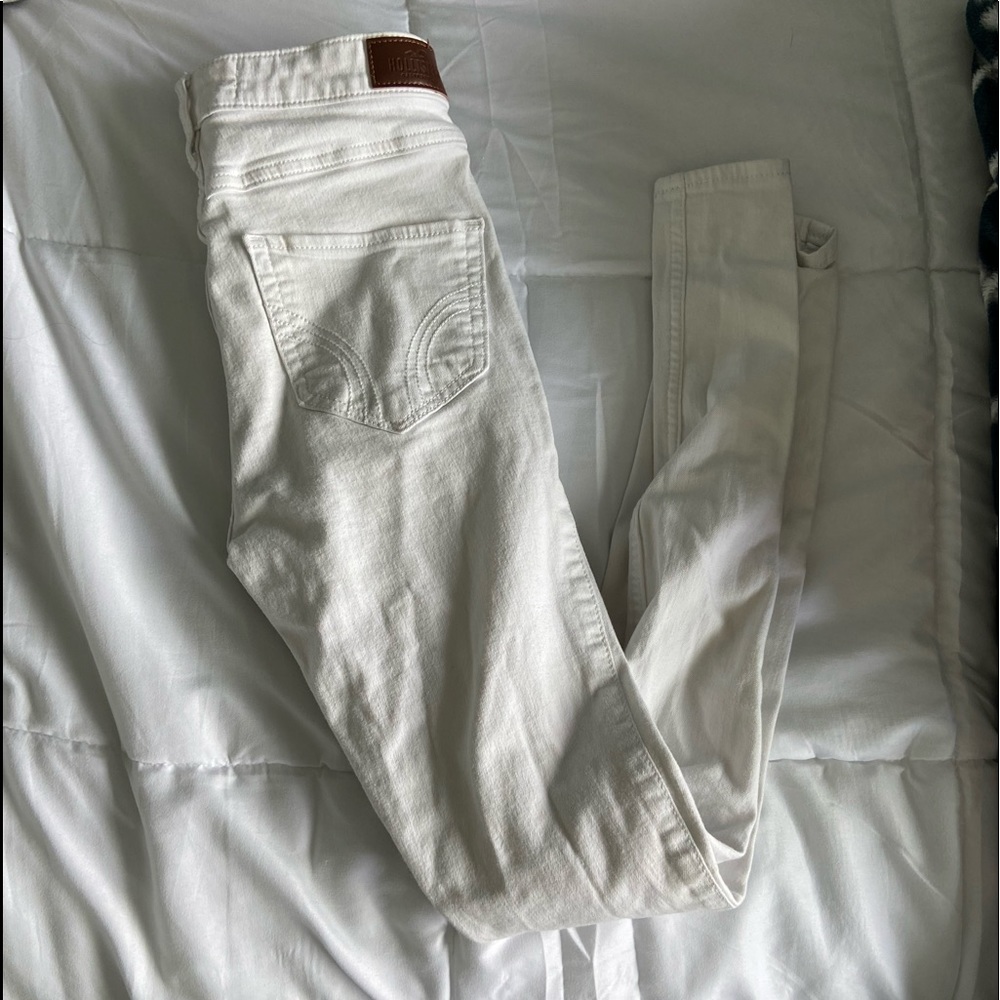 Cute white Hollister ripped jeans - Picture 4 of 4